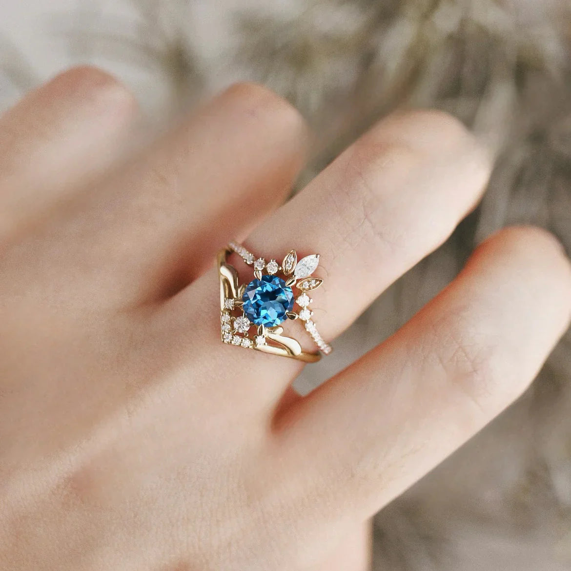 Geometric Fly Shape Pattern Gold Plated Simple Couple Rings